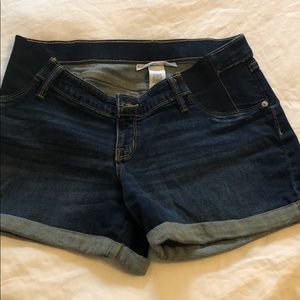Maternity shorts